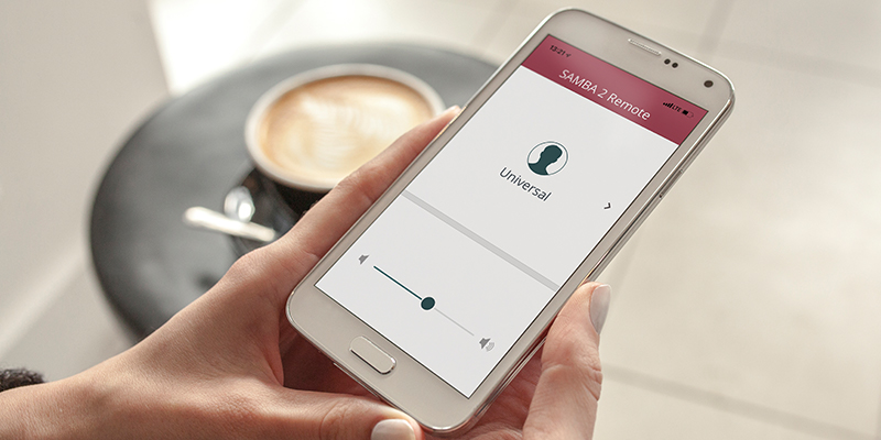 Dank der neuen SAMBA 2 Remote App kommen Nutzer vollkommen ohne eine separate Fernbedienung aus. Sie können zwischen vordefinierten Einstellungen wechseln und z. B. die Hörlautstärke bequem via Smartphone anpassen.