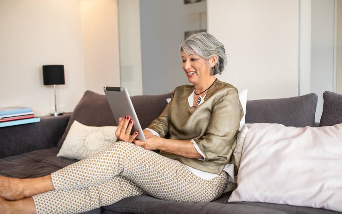 Grandma video chats with grandchildren with SudiolLnk