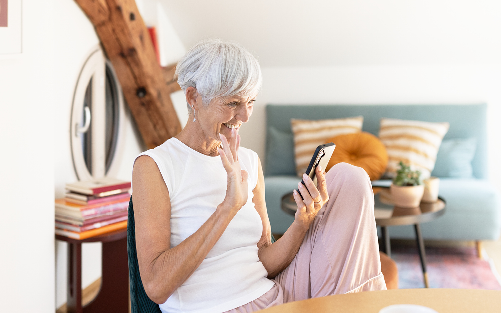 An elderly woman enjoys built-in direct streaming to her SONNET 3 while she makes a video call.