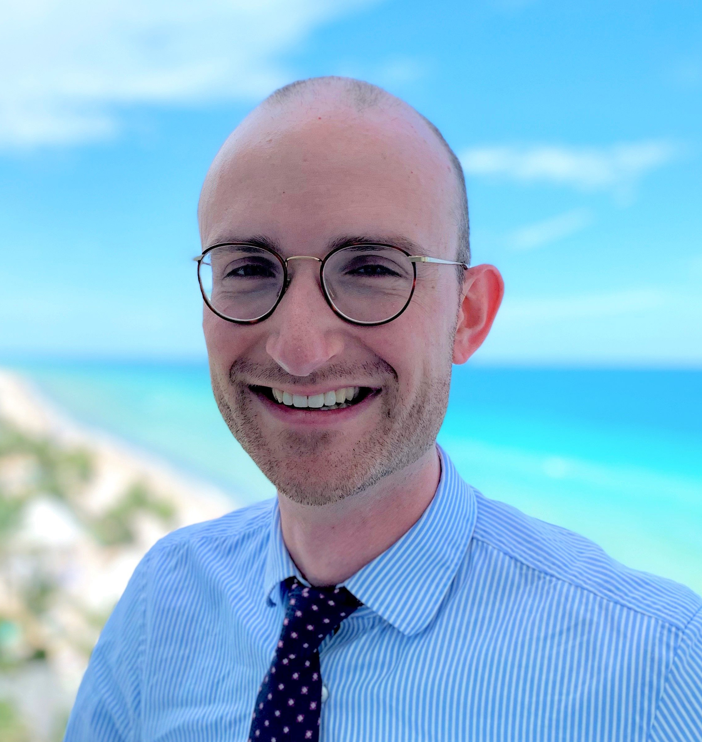 Headshot of Prof. Dr. Dr. Raymond van de Berg