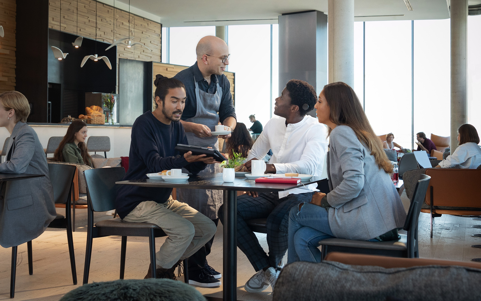 Speech understanding in noise in a restaurant setting